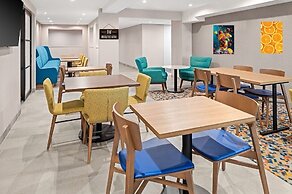 Hampton Inn by Hilton Costa Mesa Newport Beach