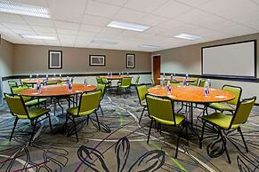La Quinta Inn & Suites by Wyndham Detroit Metro Airport