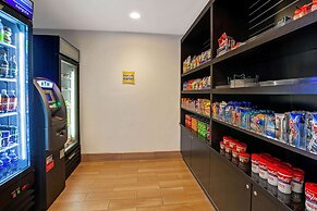 La Quinta Inn & Suites by Wyndham Detroit Metro Airport