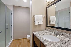 La Quinta Inn & Suites by Wyndham Detroit Metro Airport