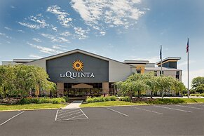 La Quinta Inn & Suites by Wyndham Detroit Metro Airport
