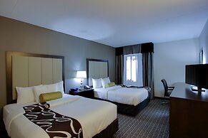 La Quinta Inn & Suites by Wyndham Detroit Metro Airport