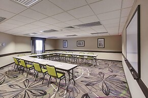 La Quinta Inn & Suites by Wyndham Detroit Metro Airport