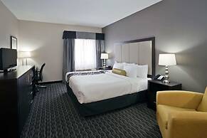 La Quinta Inn & Suites by Wyndham Detroit Metro Airport