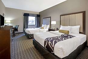 La Quinta Inn & Suites by Wyndham Detroit Metro Airport
