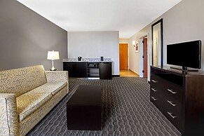 La Quinta Inn & Suites by Wyndham Detroit Metro Airport