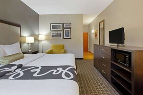 La Quinta Inn & Suites by Wyndham Detroit Metro Airport