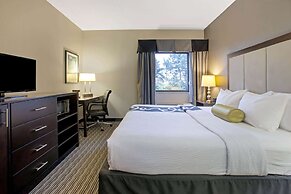 La Quinta Inn & Suites by Wyndham Detroit Metro Airport