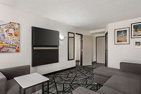 La Quinta Inn & Suites by Wyndham Cleveland Airport West