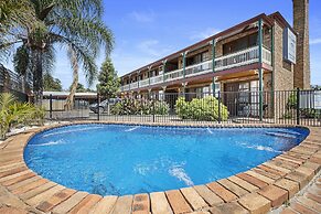 The Settlement Historic Hotel