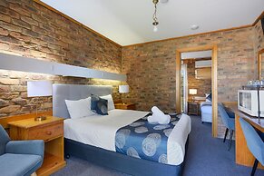 The Settlement Historic Hotel