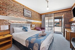 The Settlement Historic Hotel