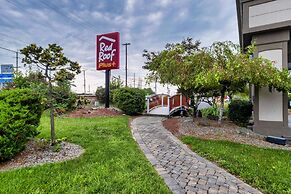 Red Roof Inn PLUS+ Newark Liberty Airport - Carteret