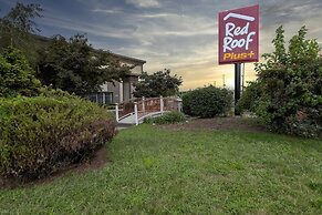 Red Roof Inn PLUS+ Newark Liberty Airport - Carteret