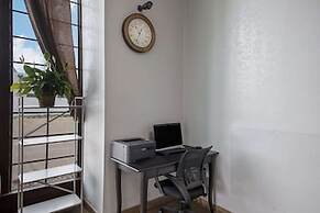 Econo Lodge near The Domain - The Arboretum