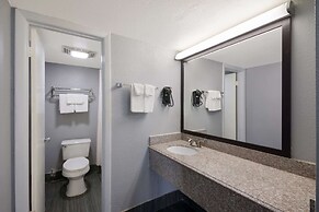 Econo Lodge near The Domain - The Arboretum