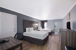 Econo Lodge near The Domain - The Arboretum