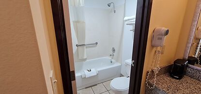 Oakridge Inn & Suites