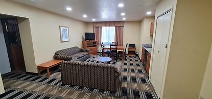 Oakridge Inn & Suites