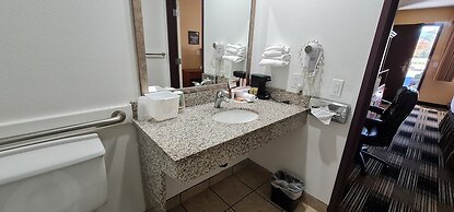 Oakridge Inn & Suites