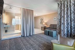 Lincoln Sands Oceanfront Resort, Ascend Hotel Collection