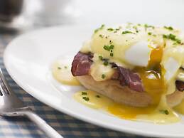 Hilton Woodland Hills / Los Angeles