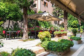 Amadeus Hotel