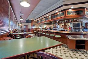 Holiday Inn and Suites Overland Park West by IHG