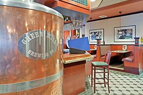 Holiday Inn and Suites Overland Park West by IHG