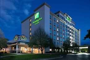 Holiday Inn and Suites Overland Park West by IHG