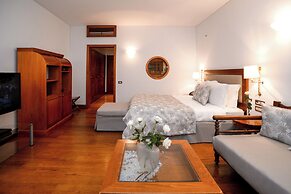 Elounda Beach Hotel & Villas, a Member of the Leading Hotels of the Wo