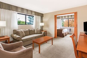 Ramada Hotel & Conference Center by Wyndham Kelowna