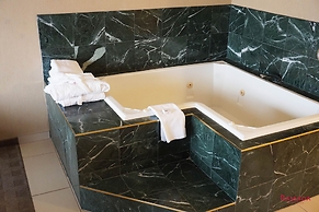 Ramada Hotel & Conference Center by Wyndham Kelowna