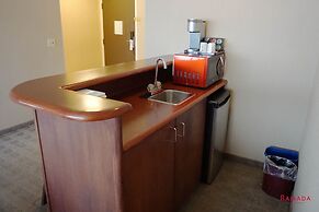 Ramada Hotel & Conference Center by Wyndham Kelowna