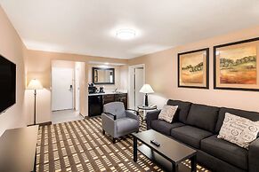 Quality Inn & Suites Plano East - Richardson