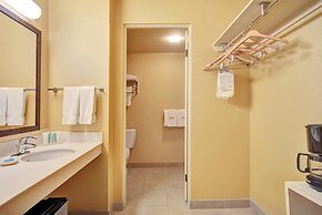 Hilo Hawaiian Hotel, Trademark Collection by Wyndham
