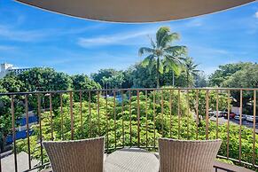 Hilo Hawaiian Hotel, Trademark Collection by Wyndham