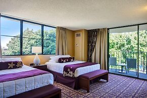 Hilo Hawaiian Hotel, Trademark Collection by Wyndham