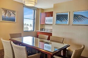 Hilo Hawaiian Hotel, Trademark Collection by Wyndham