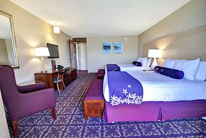 Hilo Hawaiian Hotel, Trademark Collection by Wyndham