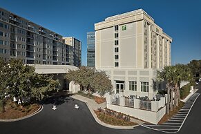 Holiday Inn Express & Suites Charleston Dwtn - Westedge by IHG
