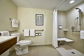 Holiday Inn Express & Suites Charleston Dwtn - Westedge by IHG