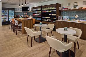 Holiday Inn Express & Suites Charleston Dwtn - Westedge by IHG