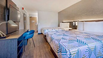 Motel 6 Milwaukee, WI - Glendale