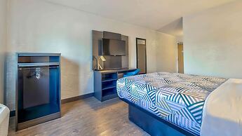 Motel 6 Milwaukee, WI - Glendale