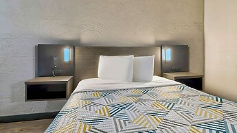 Motel 6 Milwaukee, WI - Glendale