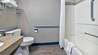 Motel 6 Milwaukee, WI - Glendale