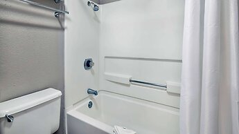 Motel 6 Milwaukee, WI - Glendale