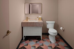 Downright Austin, A Renaissance Hotel