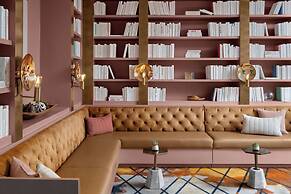 Downright Austin, A Renaissance Hotel